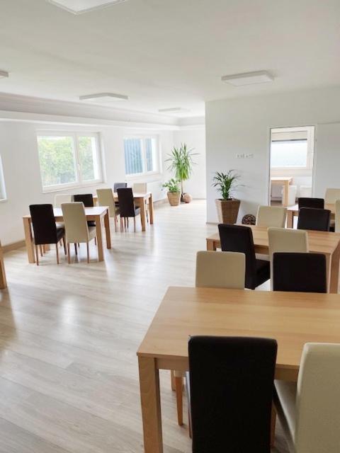 Pottsching Gaestezimmer Oedenburgerstrasse מראה חיצוני תמונה