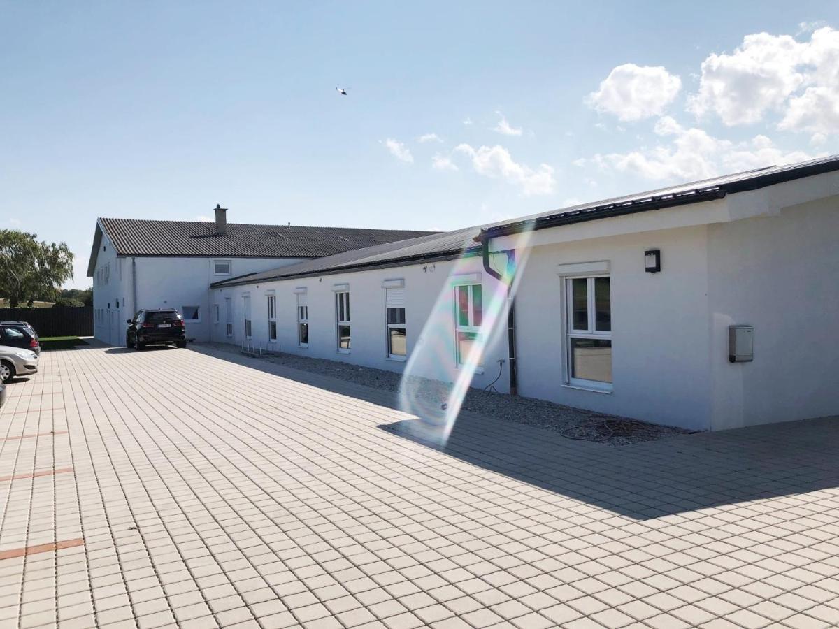 Pottsching Gaestezimmer Oedenburgerstrasse מראה חיצוני תמונה