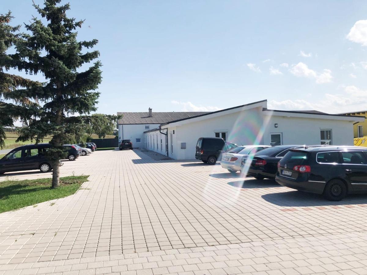 Pottsching Gaestezimmer Oedenburgerstrasse מראה חיצוני תמונה