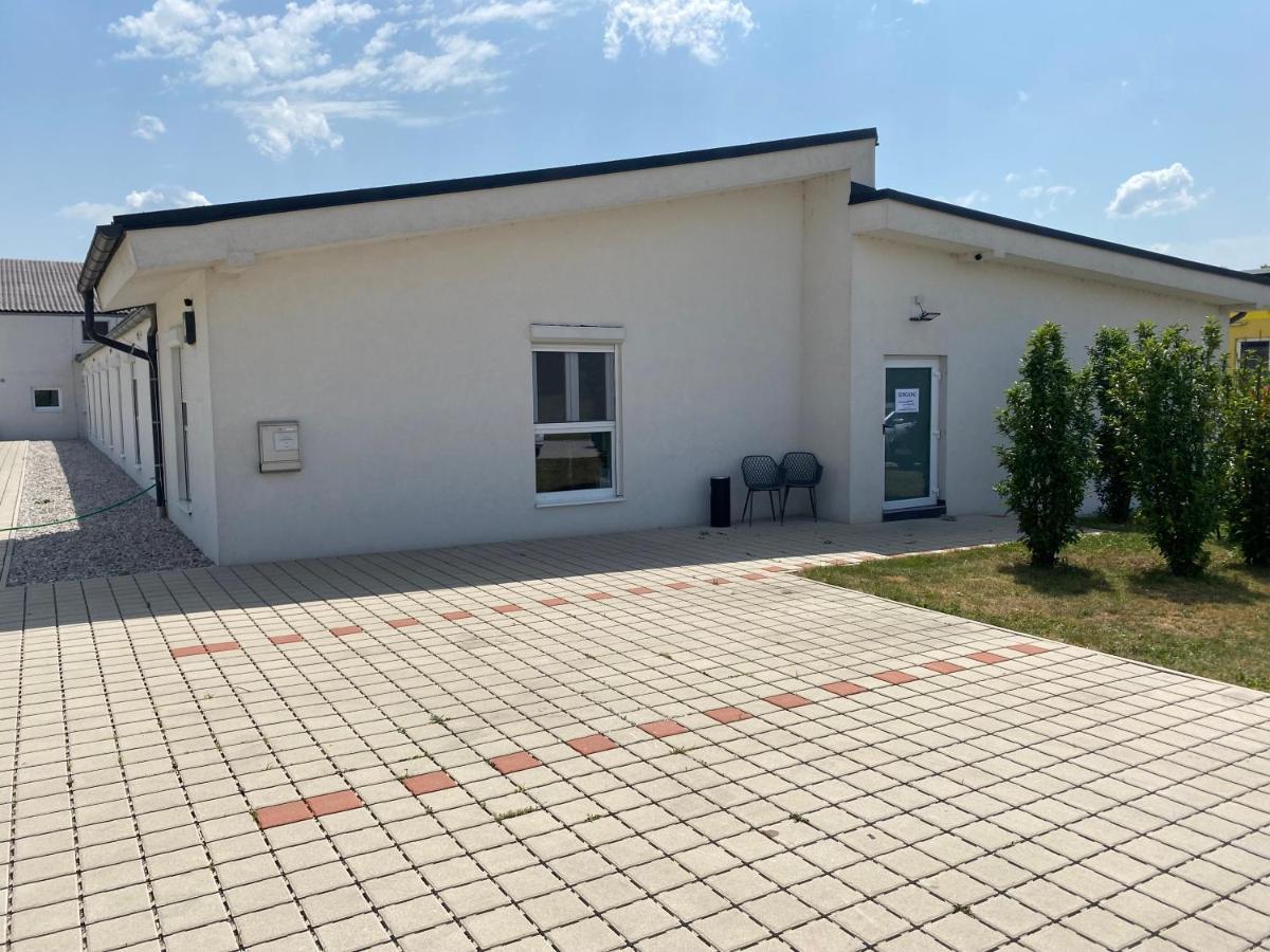 Pottsching Gaestezimmer Oedenburgerstrasse מראה חיצוני תמונה